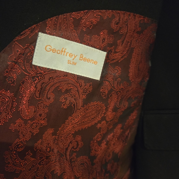 Geoffrey Beene Classic 3 Peice Black Suit With Red Lining - Picture 3 of 4